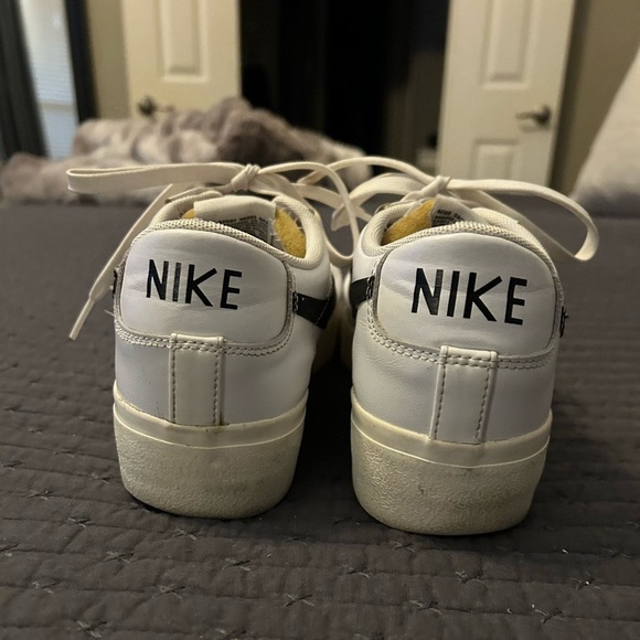 Nike Blazer Low 77 White Shoes Sneakers Women's 10.5. - Picture 6 of 8